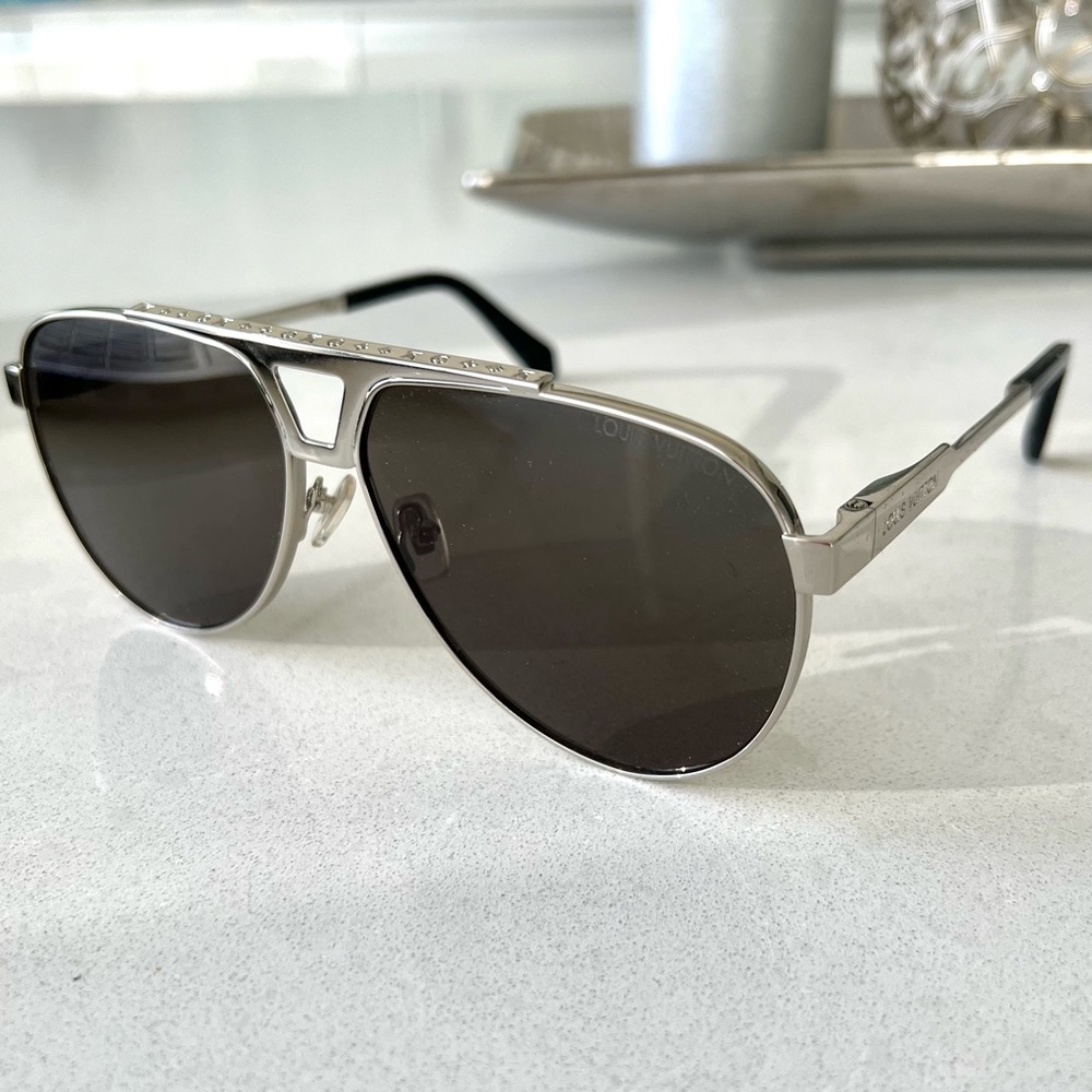 Louis Vuitton LV Evidence Metal Pilot Sunglasses - Silver Frame